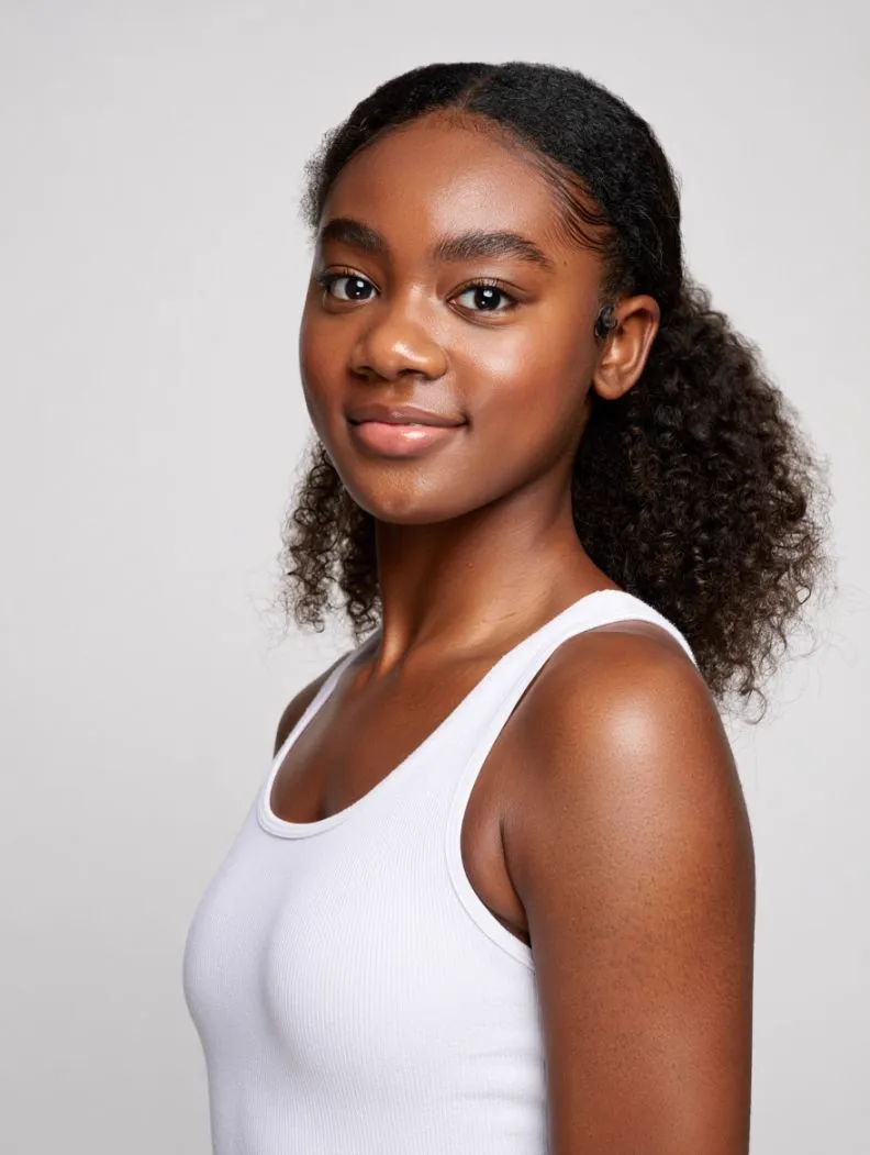 Face reference — teen girl with curly hair